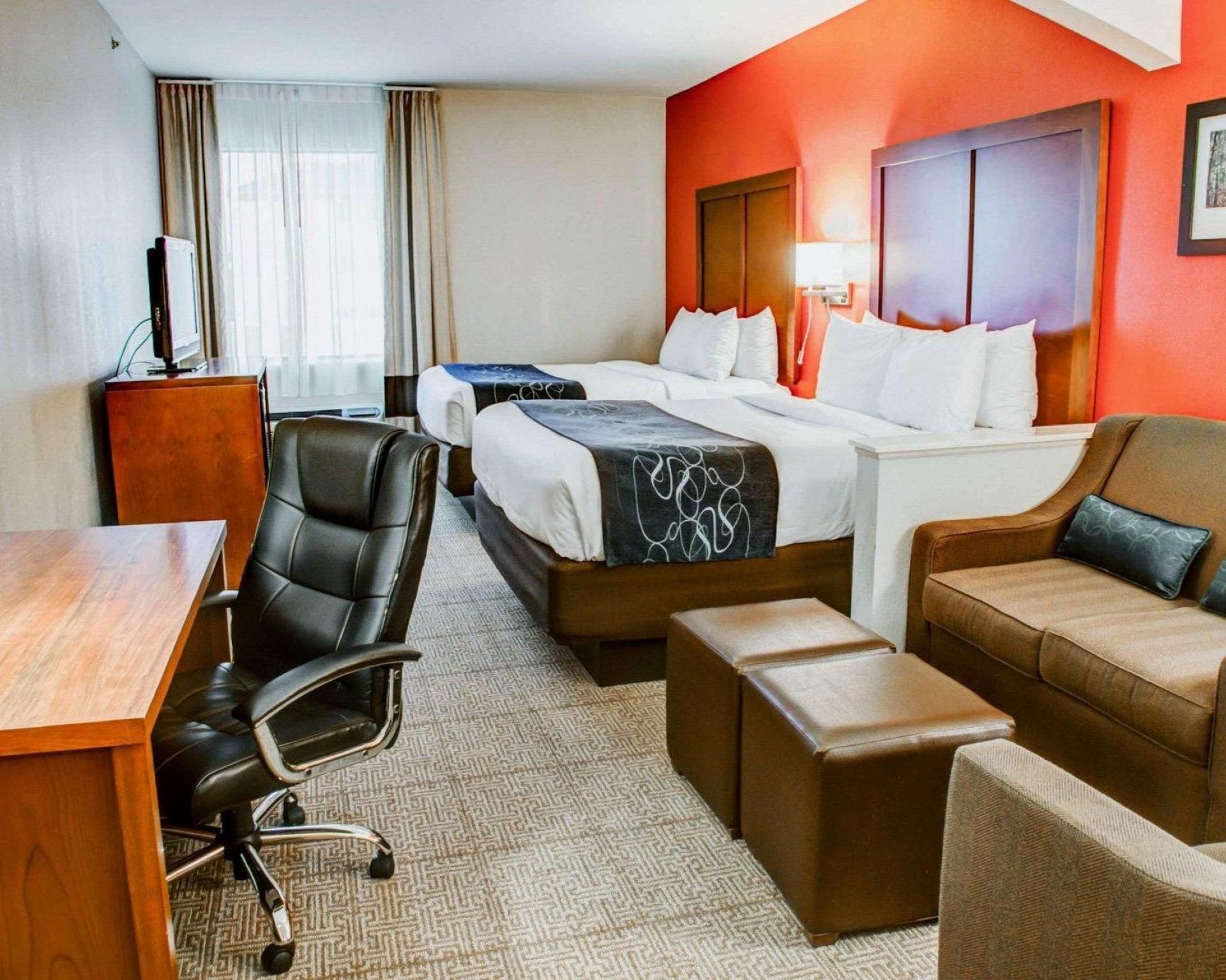 2 Queen Beds, Suite, Nonsmoking
