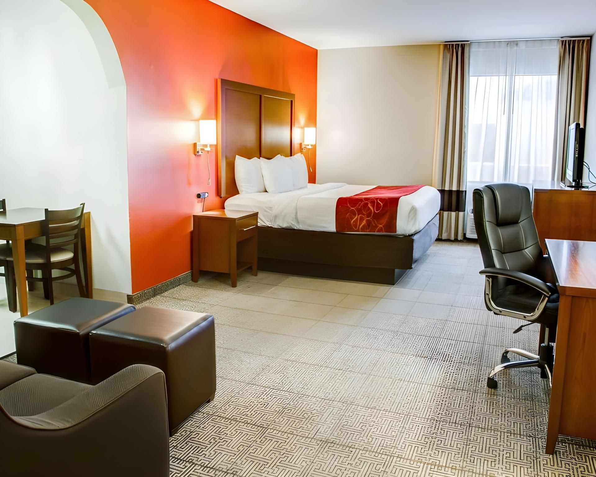 1 King Bed, Suite, Nonsmoking