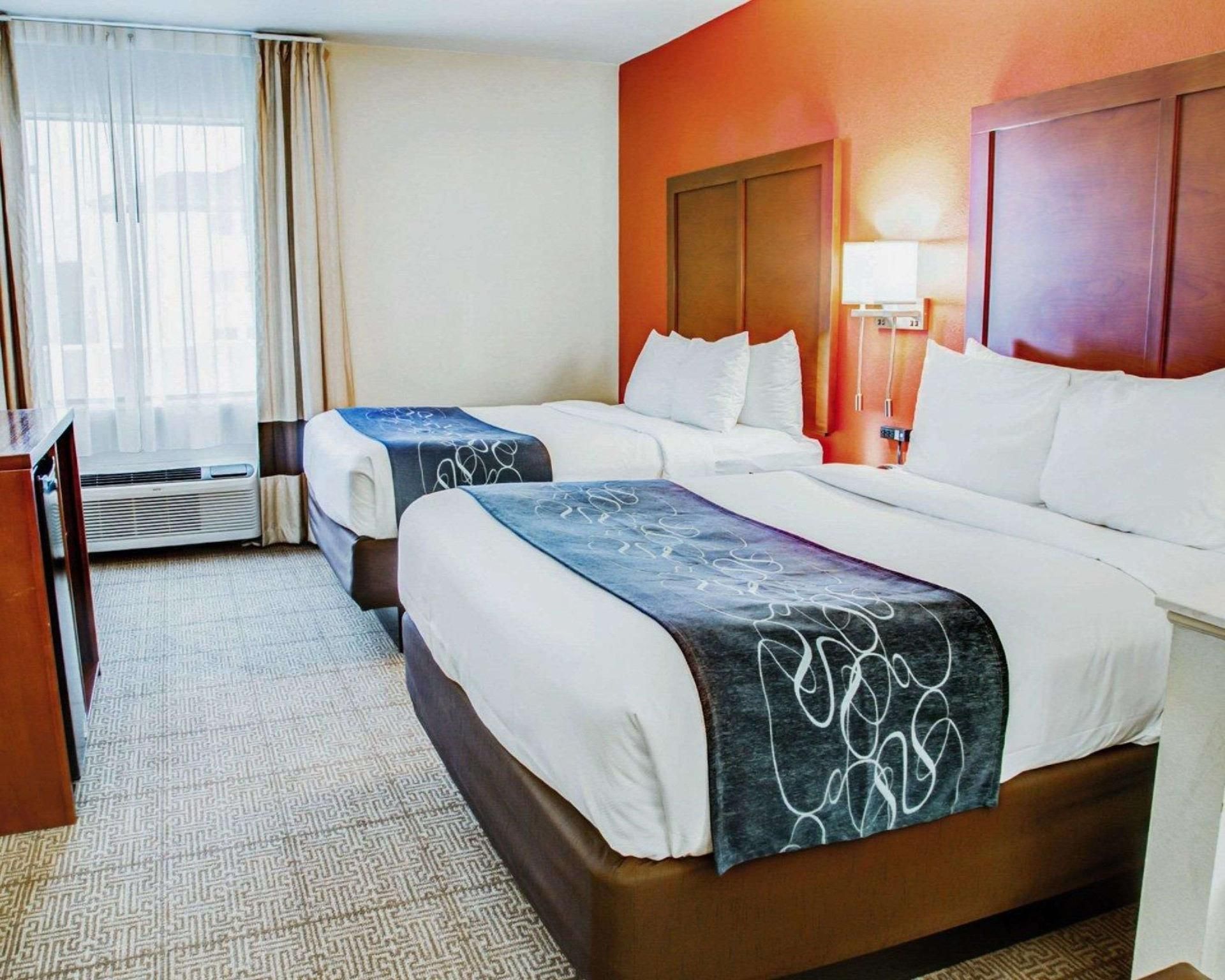 2 Queen Beds, Suite, Nonsmoking