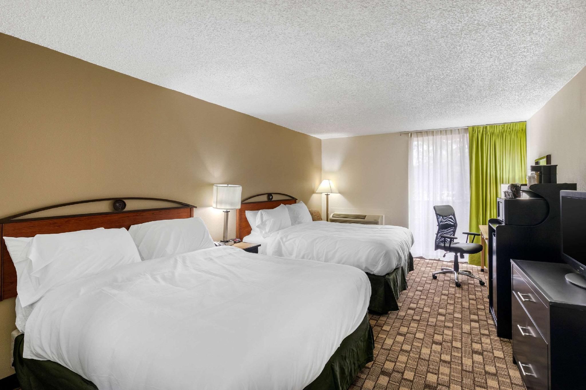 2 Queen beds, No Smoking