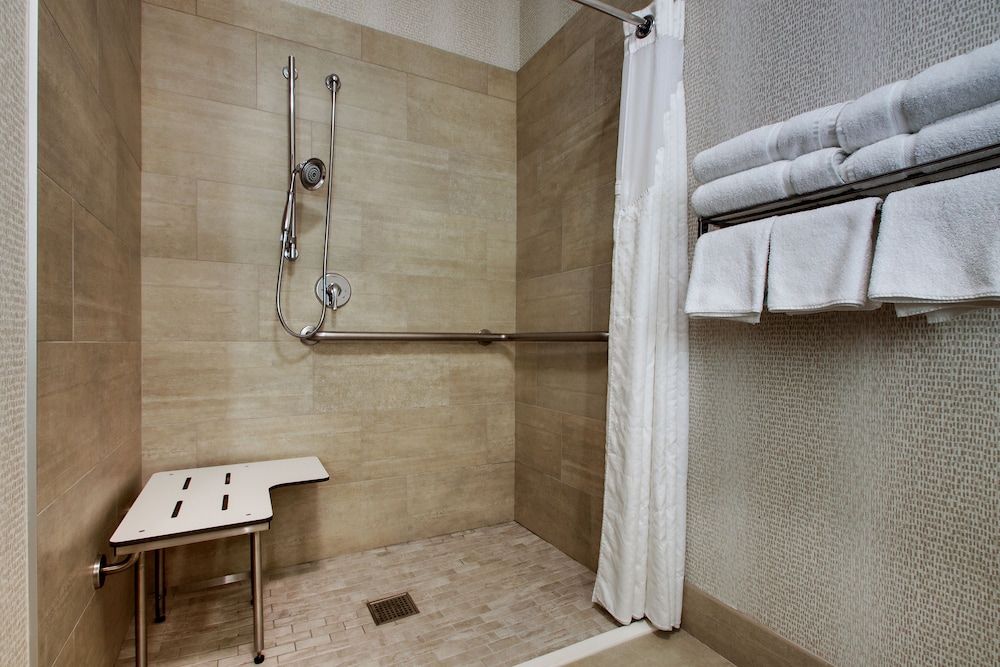 Standard Room, 1 King Bed, Accessible (Communication, Accessible Tub)