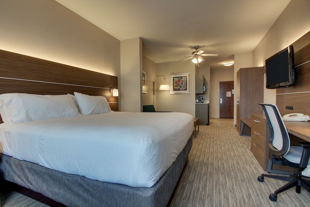 Suite, 1 King Bed, Accessible (Communication)