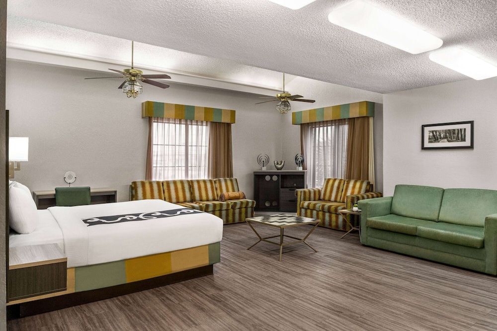 Junior Suite, 1 King Bed, Non Smoking