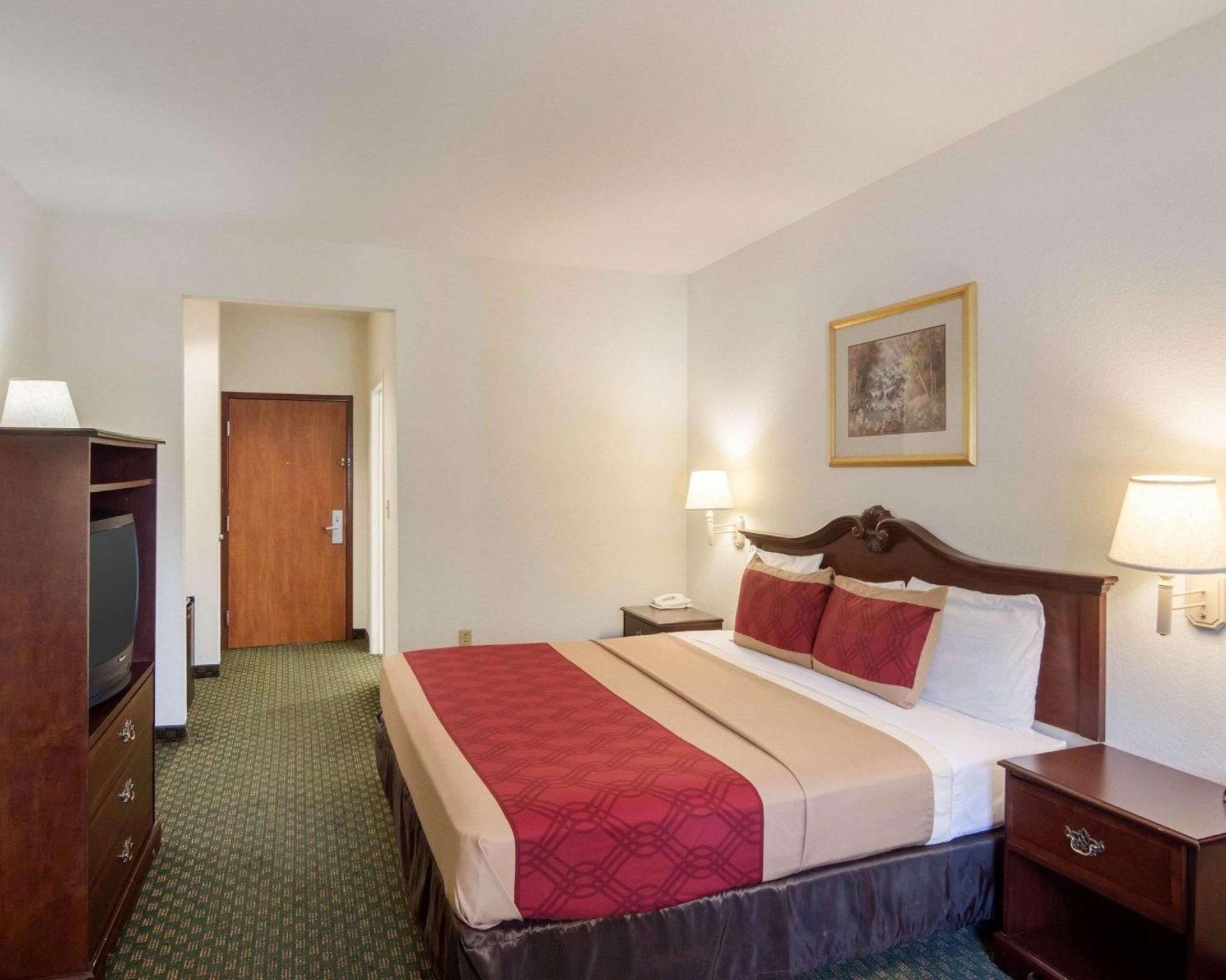 1 King Bed, Nonsmoking