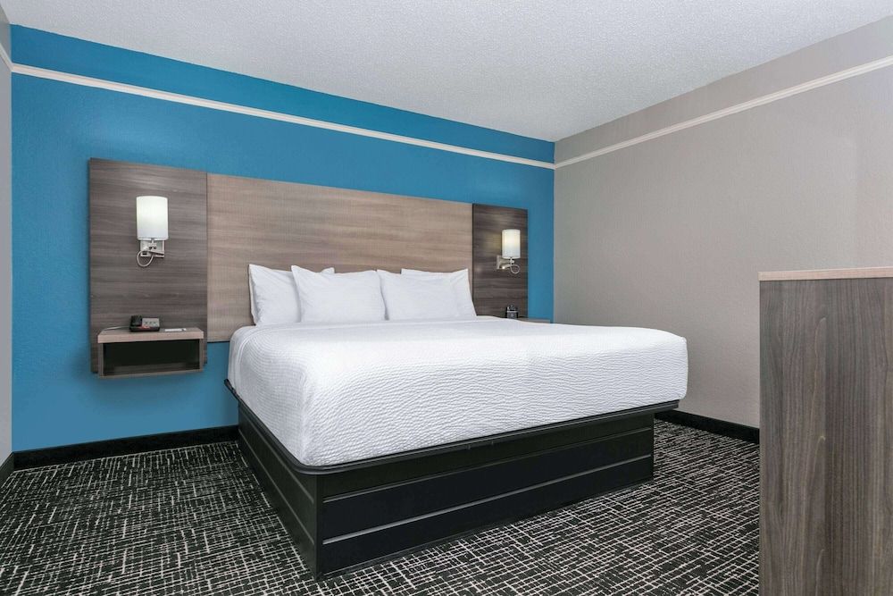 Suite, 1 King Bed, Non Smoking
