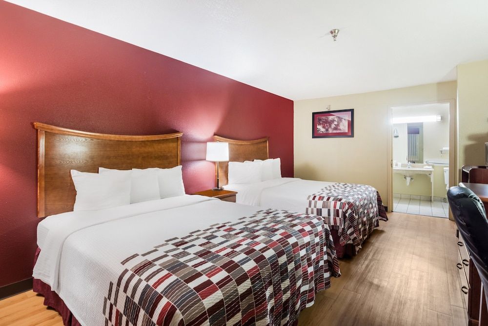 Red Roof Inn Conroe North - Willis Deluxe Room, 2 Queen Beds, Smoking 2