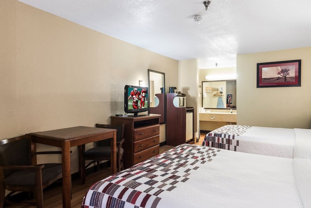 Red Roof Inn Conroe North - Willis Deluxe Room, 2 Queen Beds, Smoking