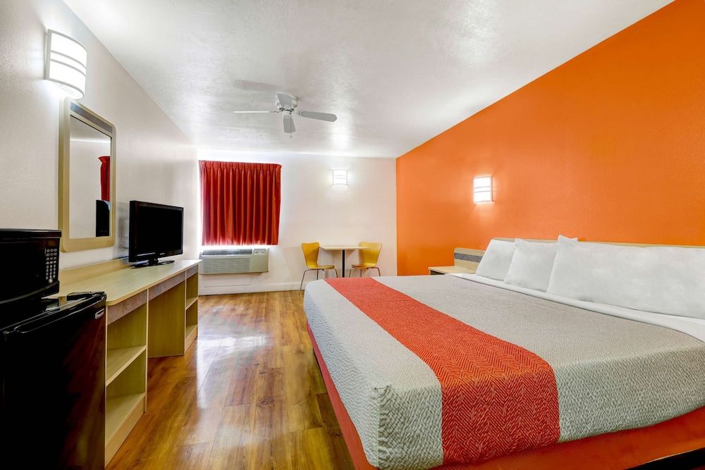 Motel 6 Beaver, UT Standard Room, 1 King Bed, Non Smoking