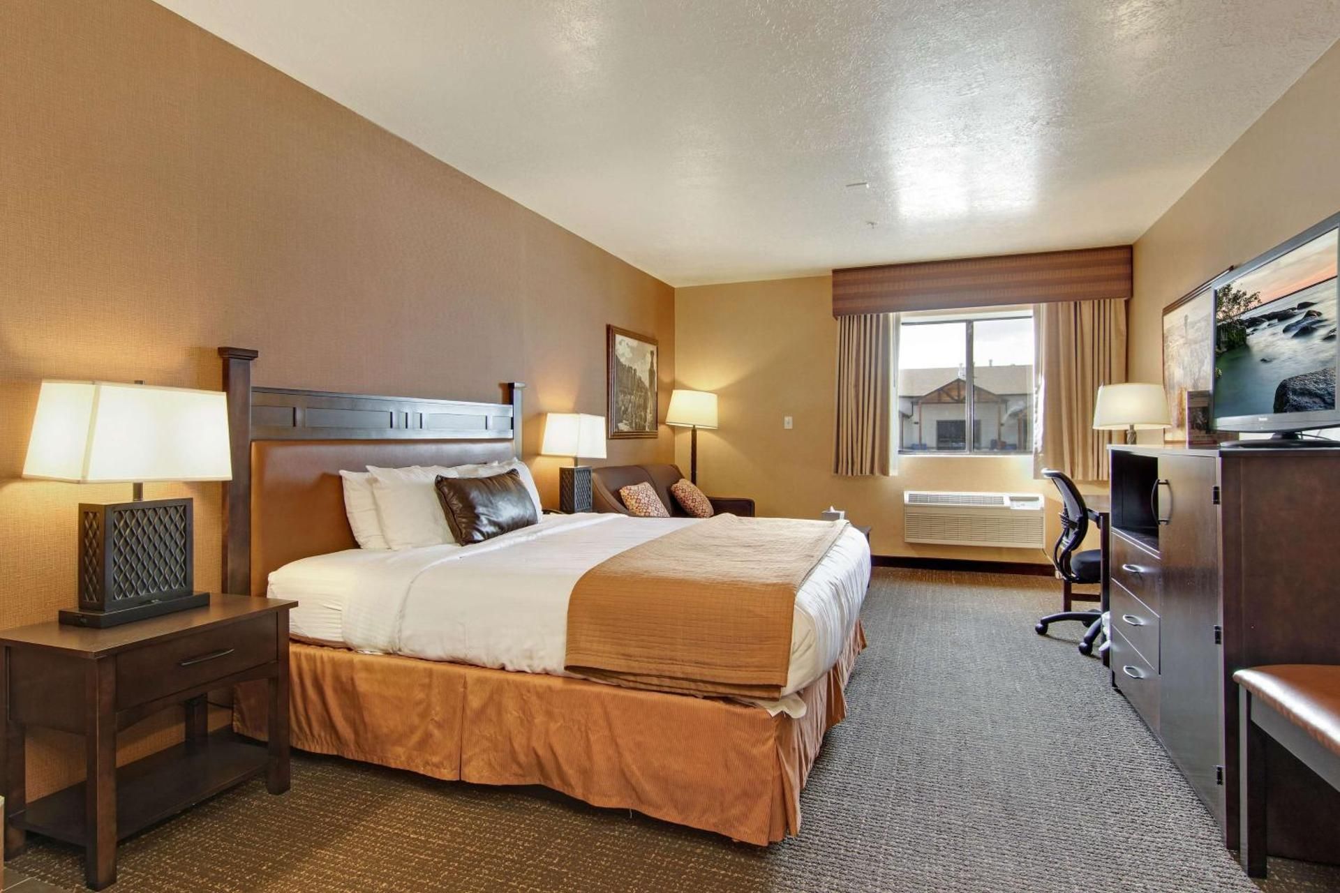 Best Western Plus Ruby's Inn 1 King Bed, Nonsmoking, Jetted Tub, Interior Room 2