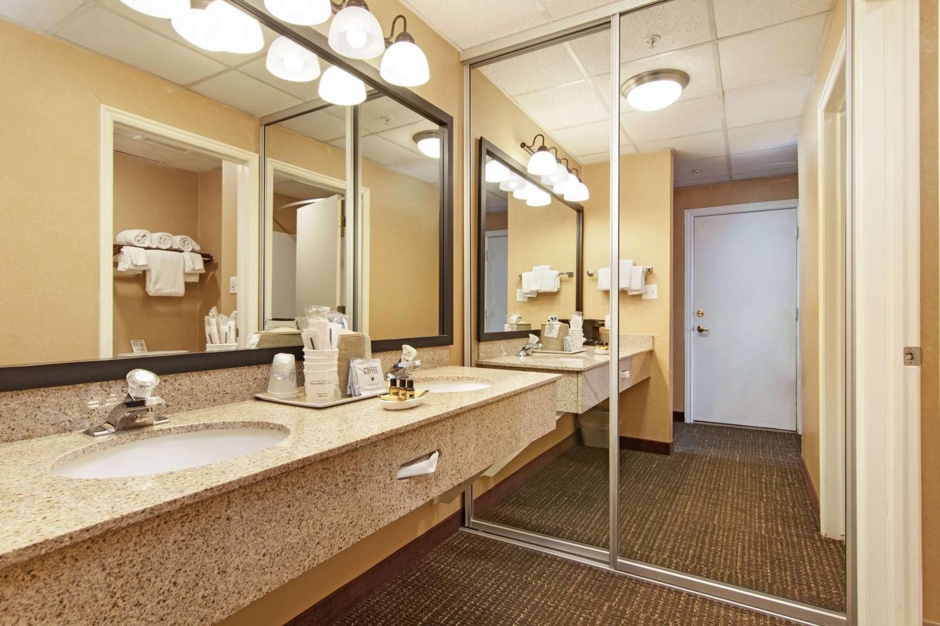 2 Queen Beds, Nonsmoking, Interior Room