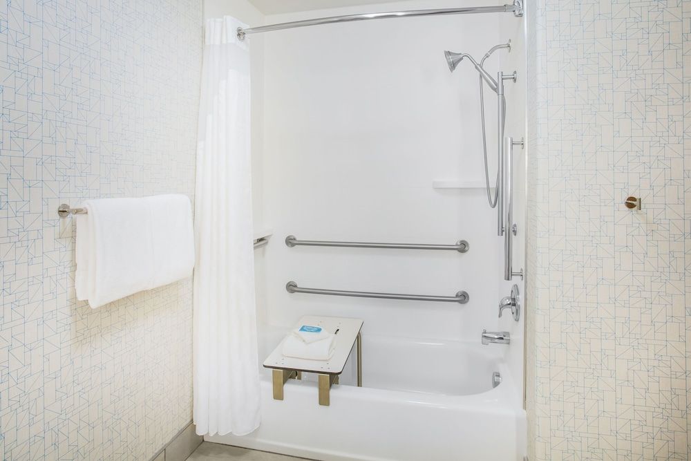 Standard Room, 1 King Bed, Accessible (Mobility)