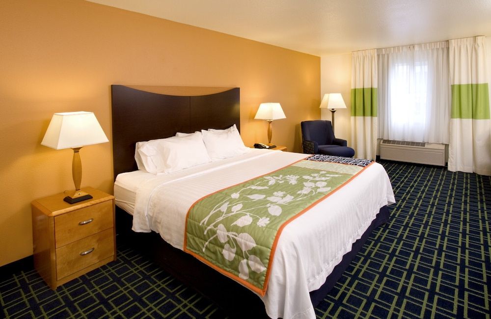 Room, 1 Queen Bed, Non Smoking, Ground Floor