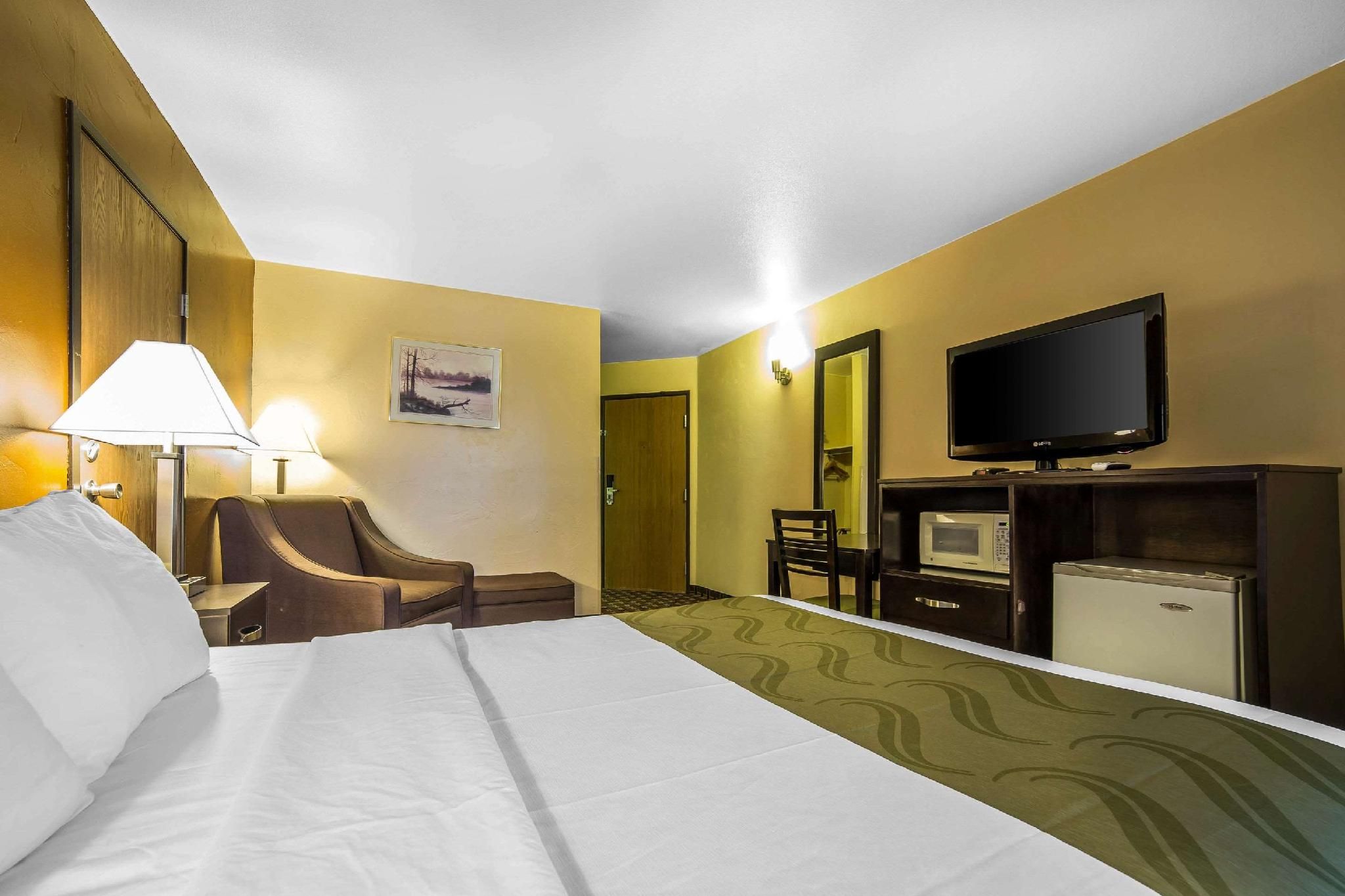 1 Queen Bed, Nonsmoking, Accessible