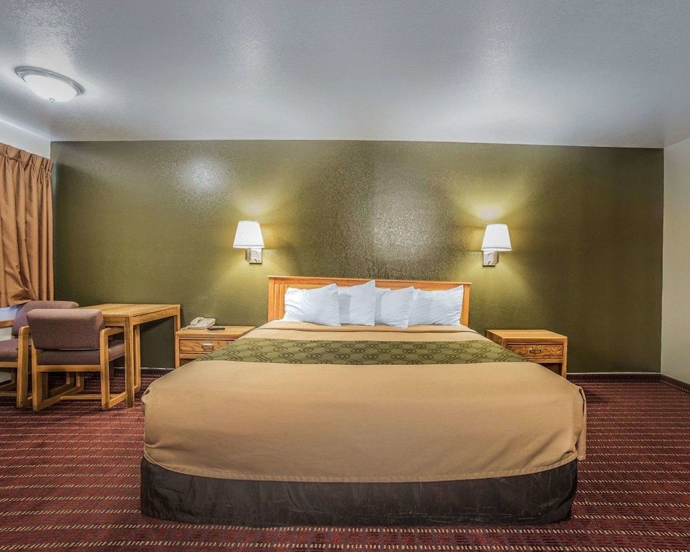 Standard Room, 1 King Bed, Non Smoking