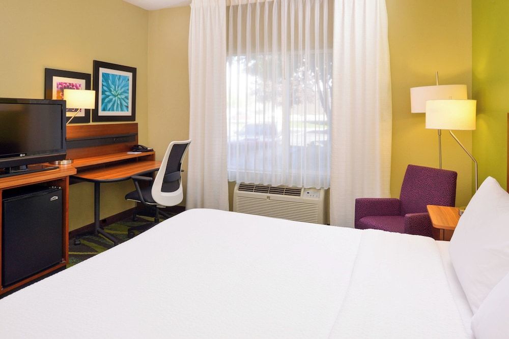 Room, 1 King Bed (Mobility Accessible, Tub)