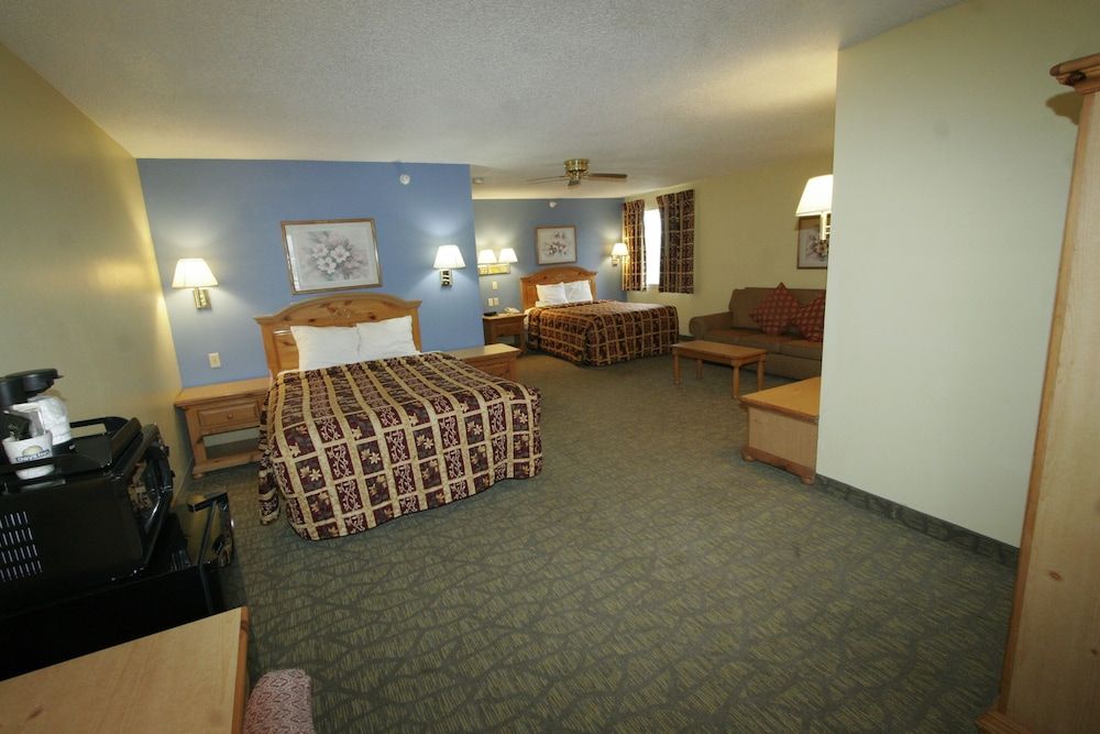 Family Suite, 2 Queen Beds, Non Smoking
