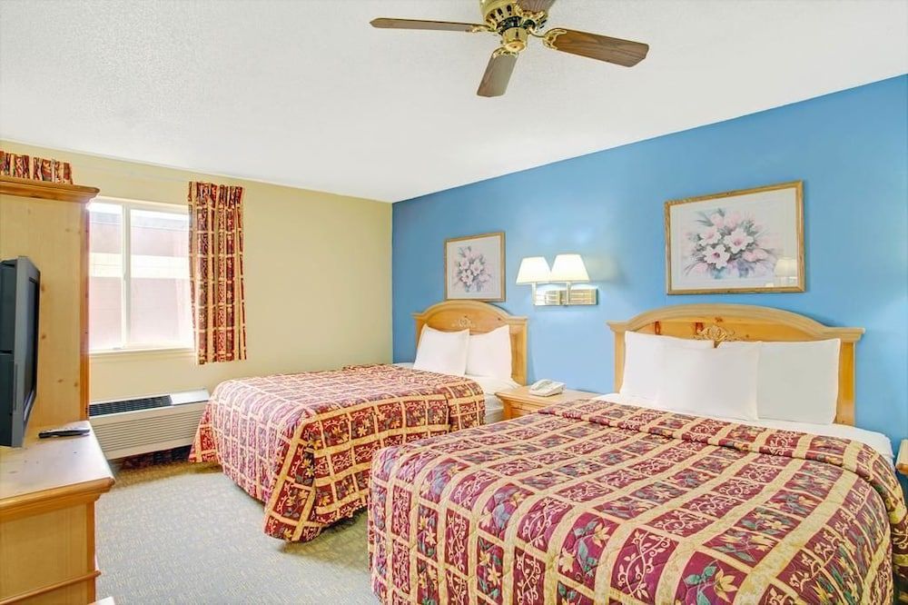 2 Queen Bed Non-Smoking Room