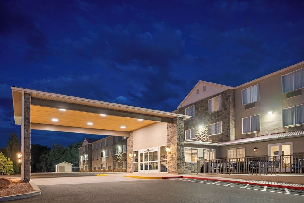 undefined La Quinta Inn & Suites by Wyndham Moab 2