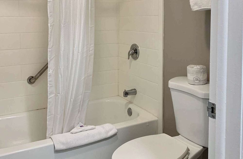 Motel 6 Ogden, UT - 21st Street Standard Room, 1 King Bed, Non Smoking 3