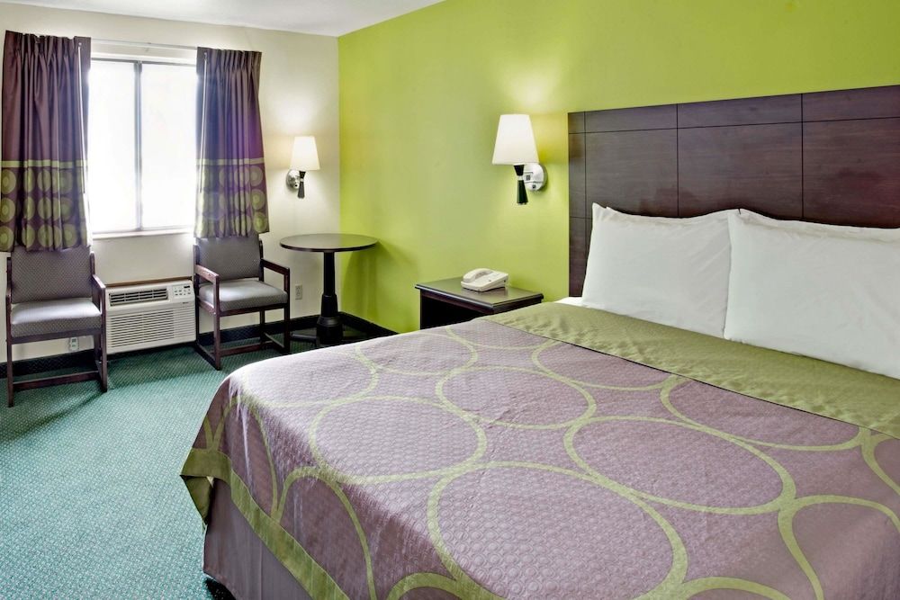 Standard Room, 1 Queen Bed