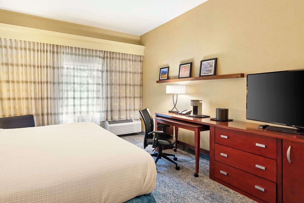 Best Western Plus Provo University Inn Standard Room, 1 King Bed, Accessible, Refrigerator