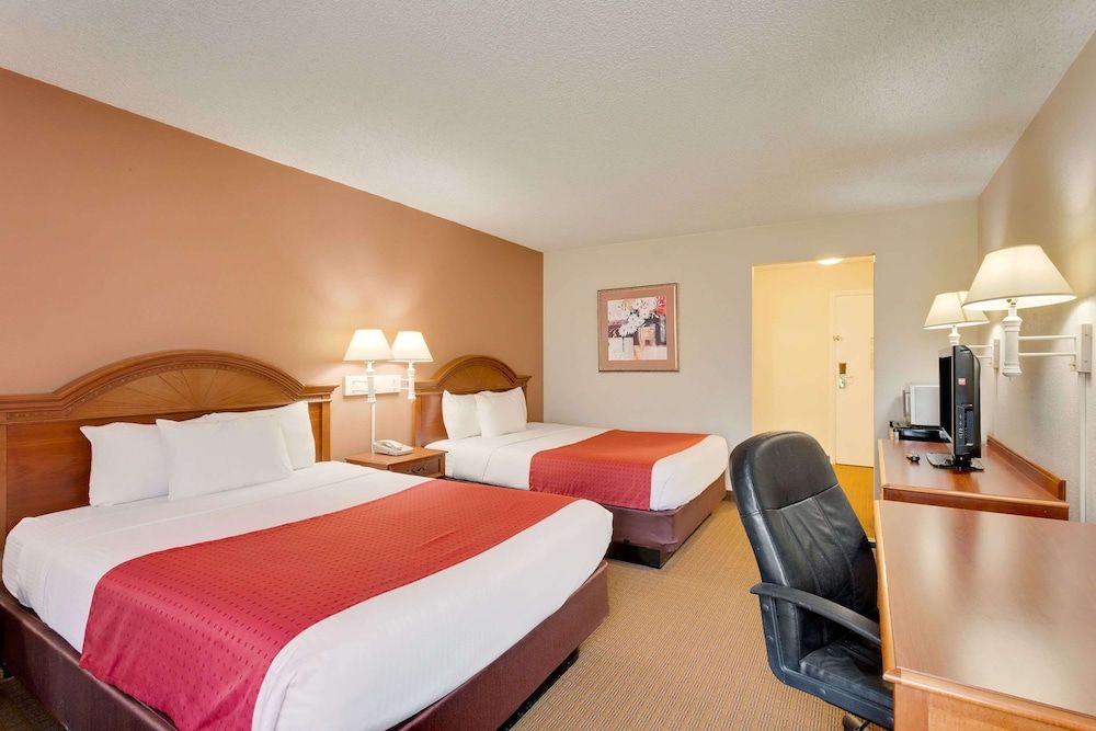 Room, 2 Queen Beds, Non Smoking