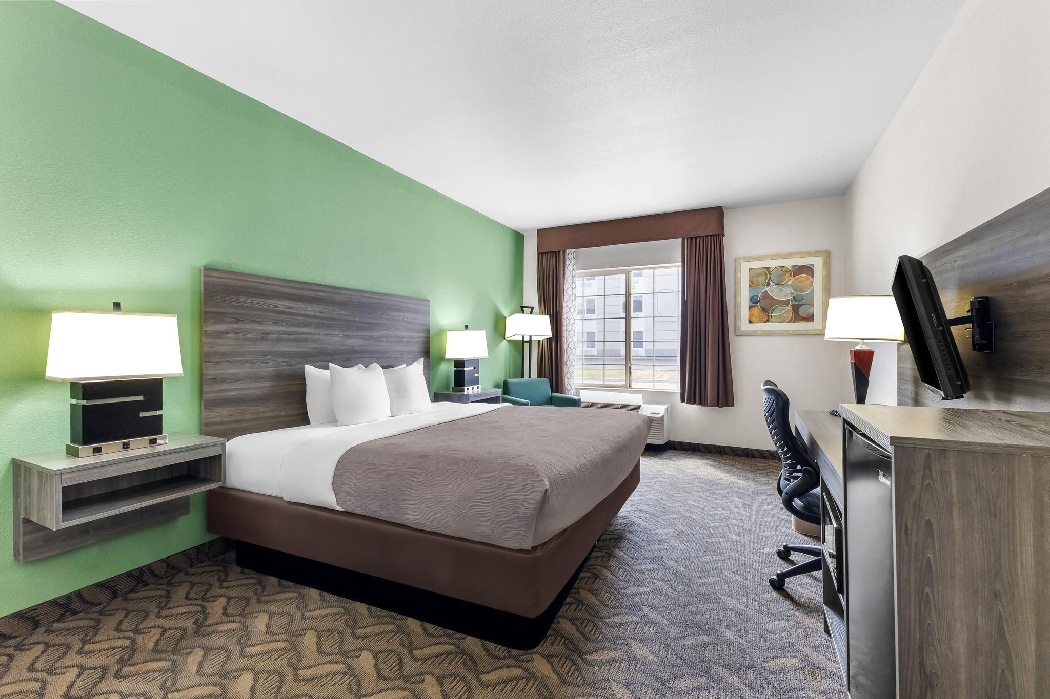1 King Bed, Nonsmoking