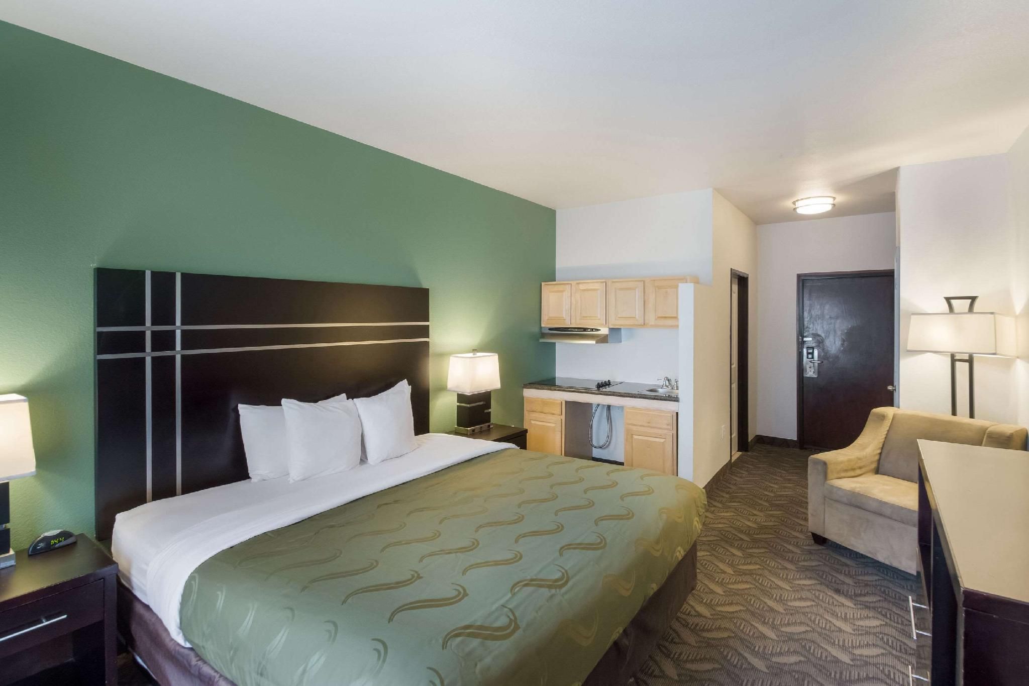 1 King Bed, Suite, Nonsmoking
