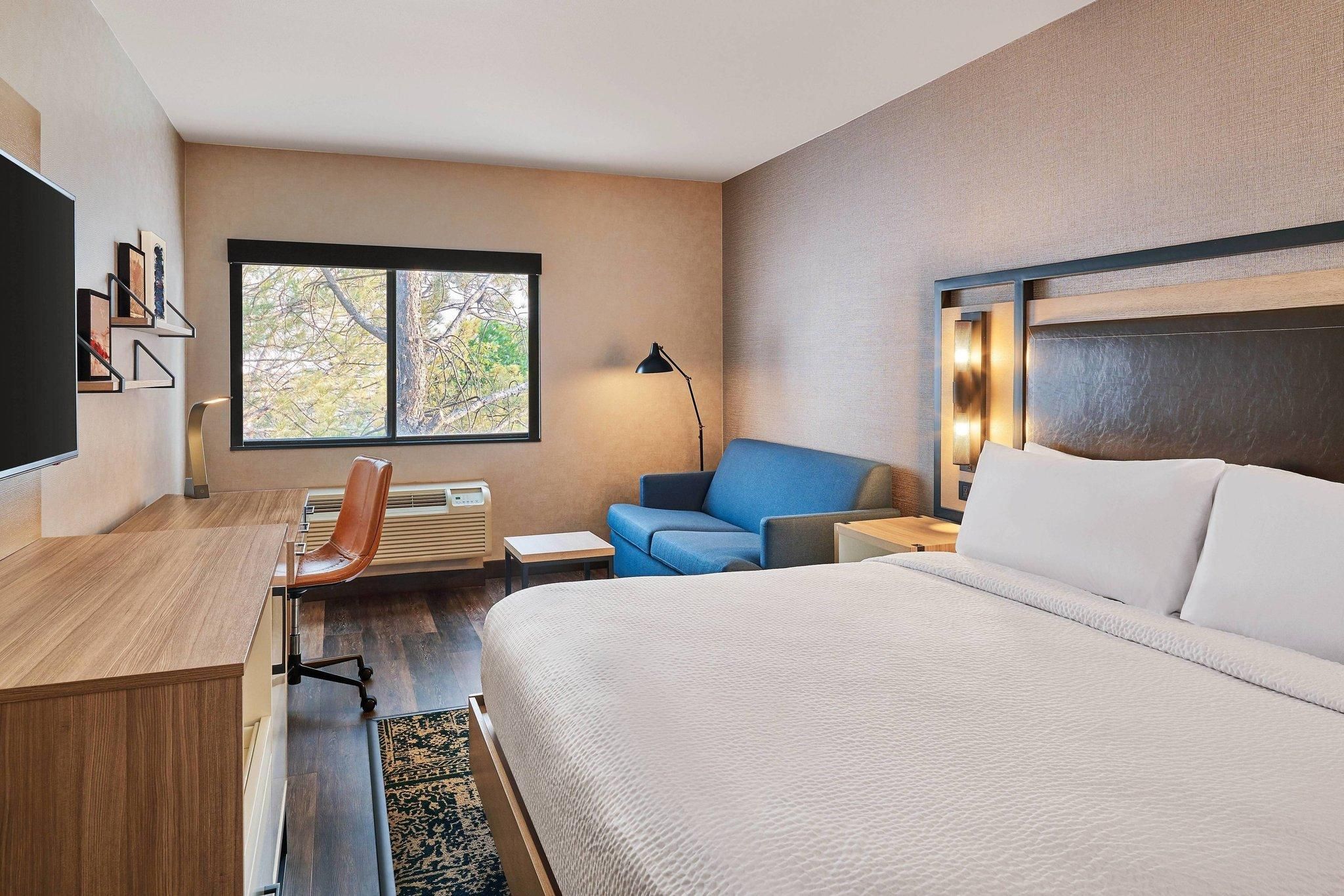 Larger Guest room, 1 King
