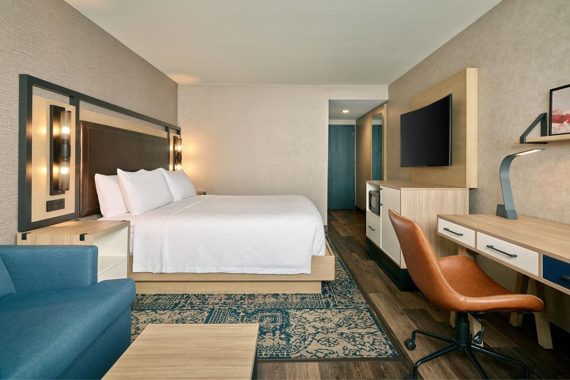 King Room with Adapted Tub - Mobility Accessible