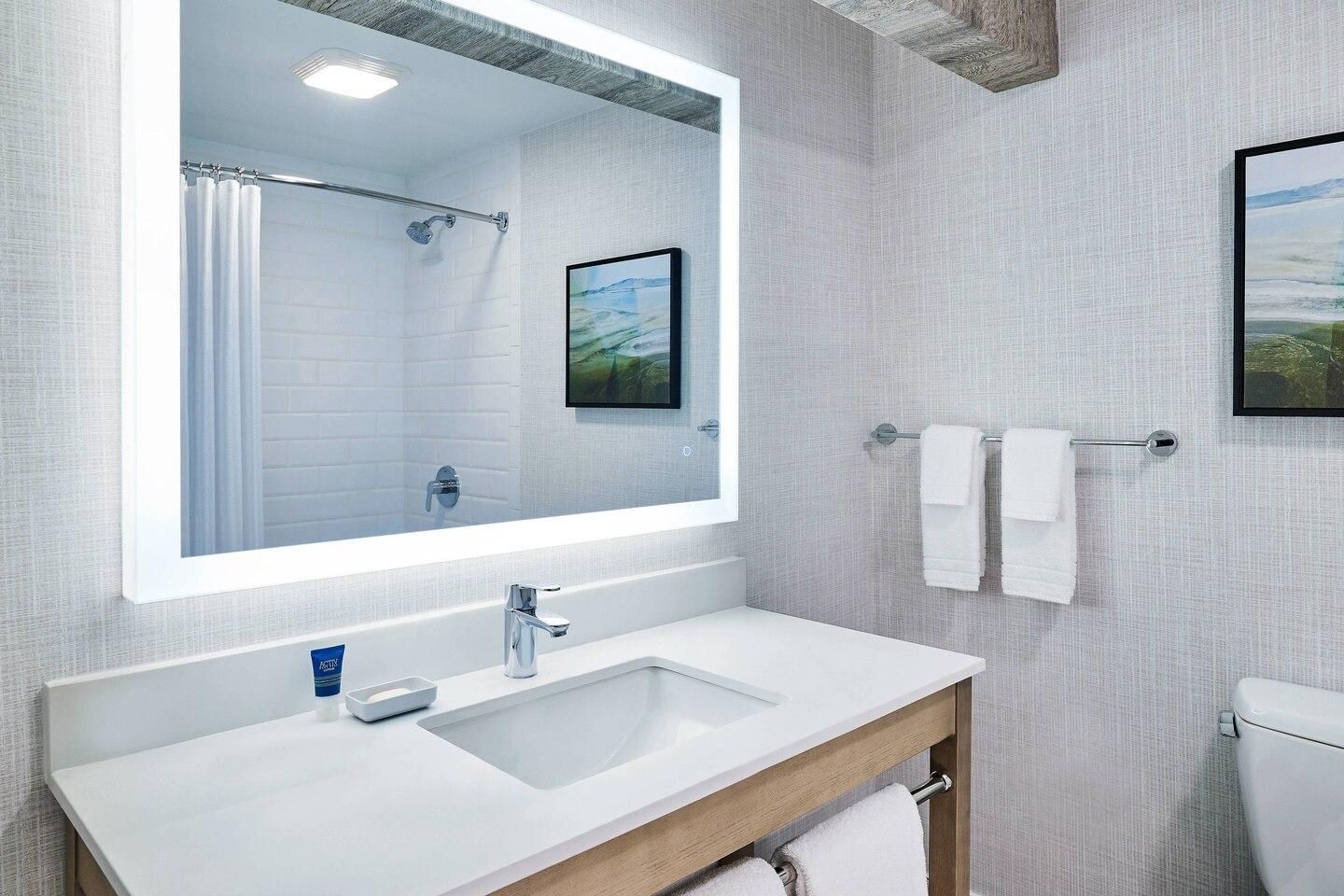 Larger Guest room, 1 King