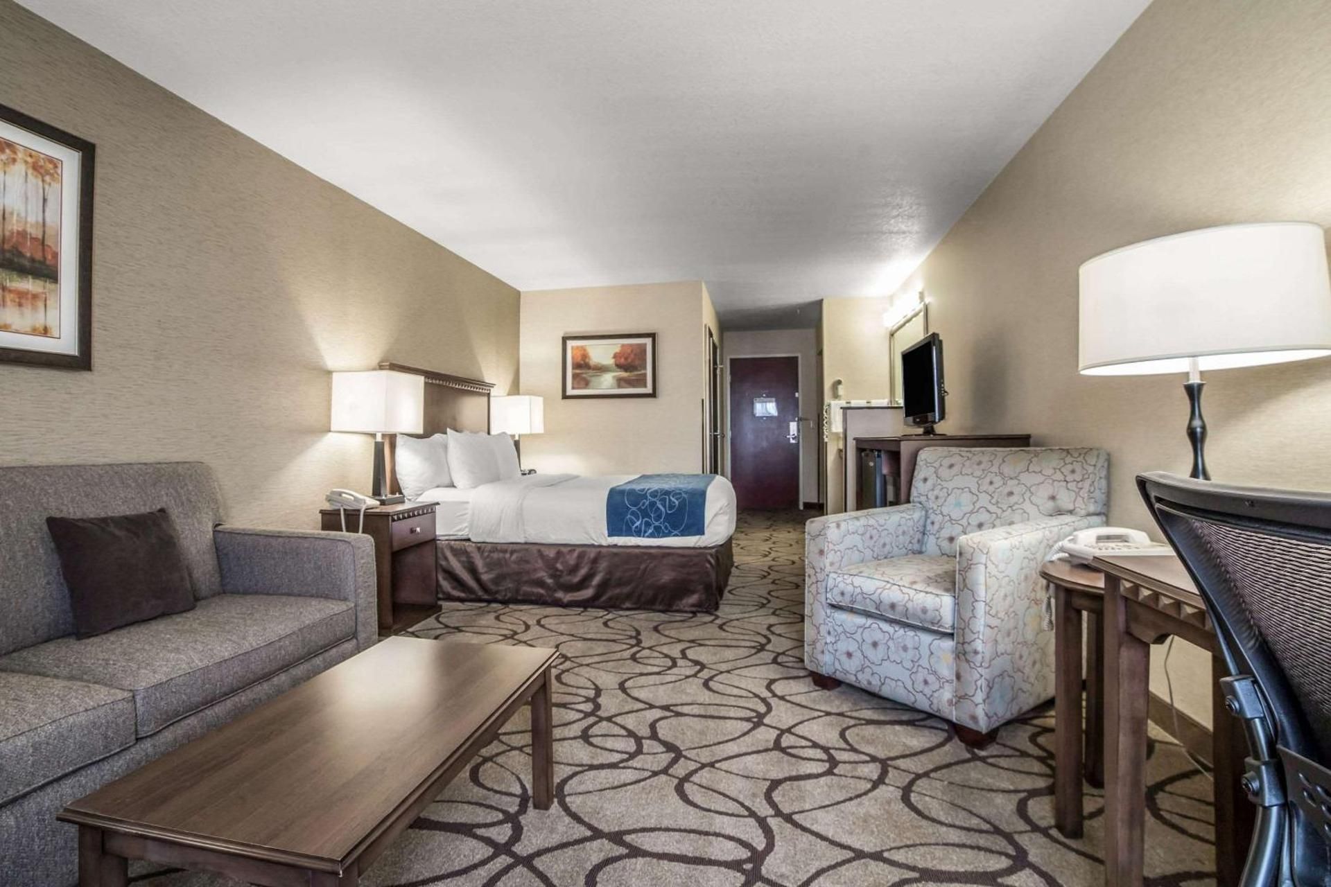 Queen Suite - Accessible/Non-Smoking