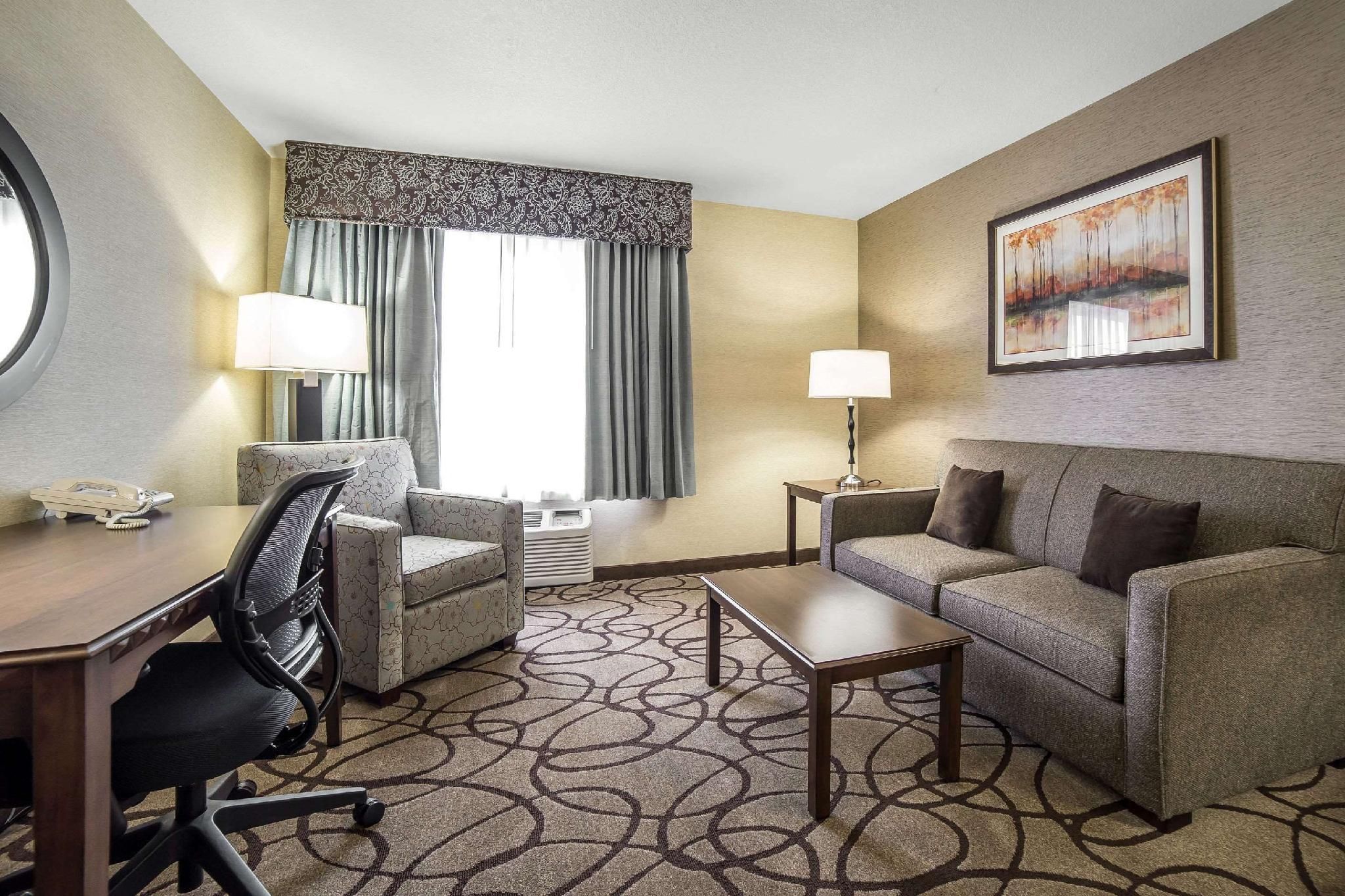 1 Queen Bed, Suite, Nonsmoking, Accessible