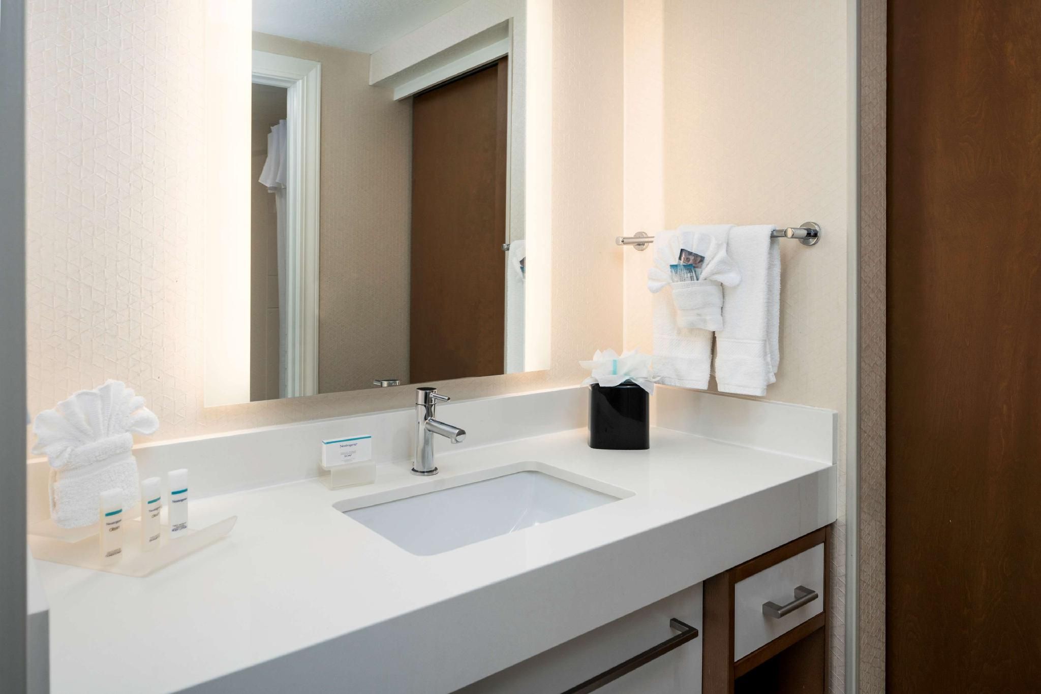 1 King 2 Queen Beds 2 Bedroom 2 Bath Suite