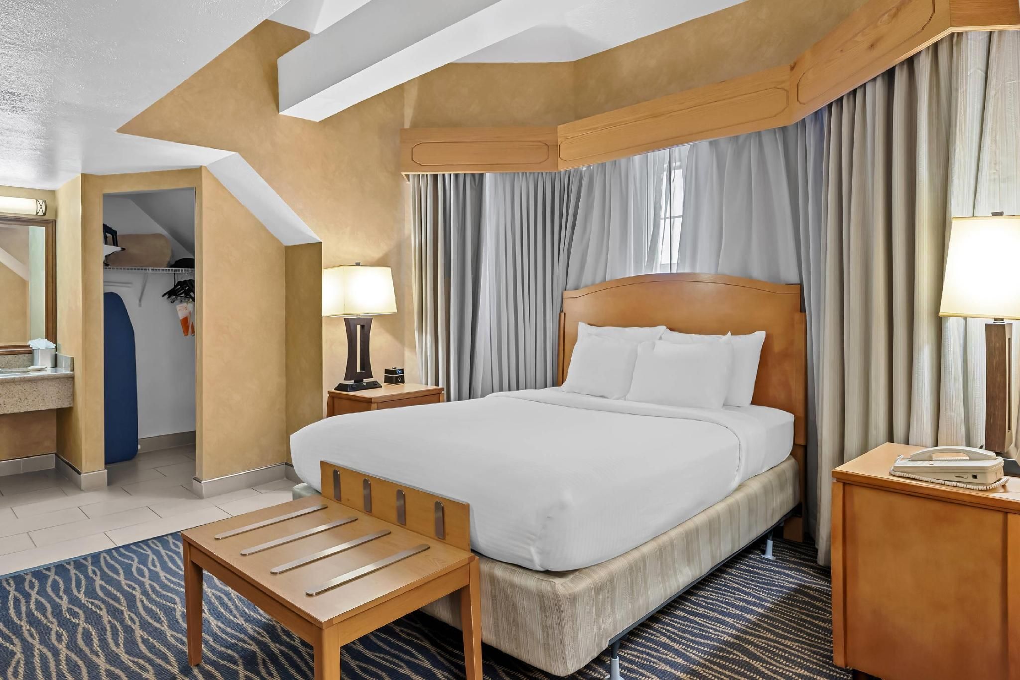 1 Queen Bed, Nonsmoking, Accessible