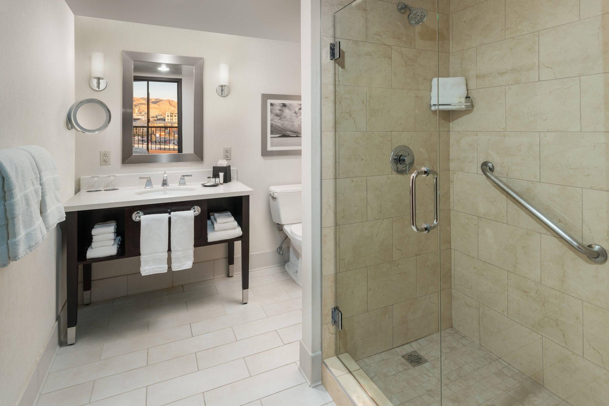 Guest room, 2 Double, High Floor