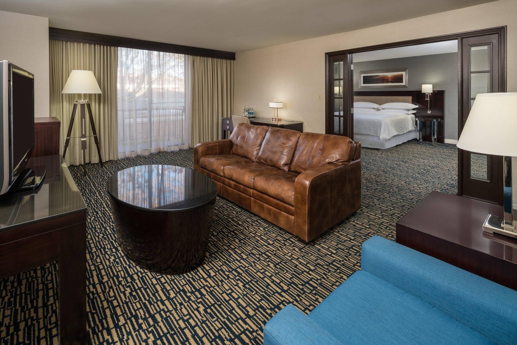 Club lounge access, Suite, 1 King, Sofa bed