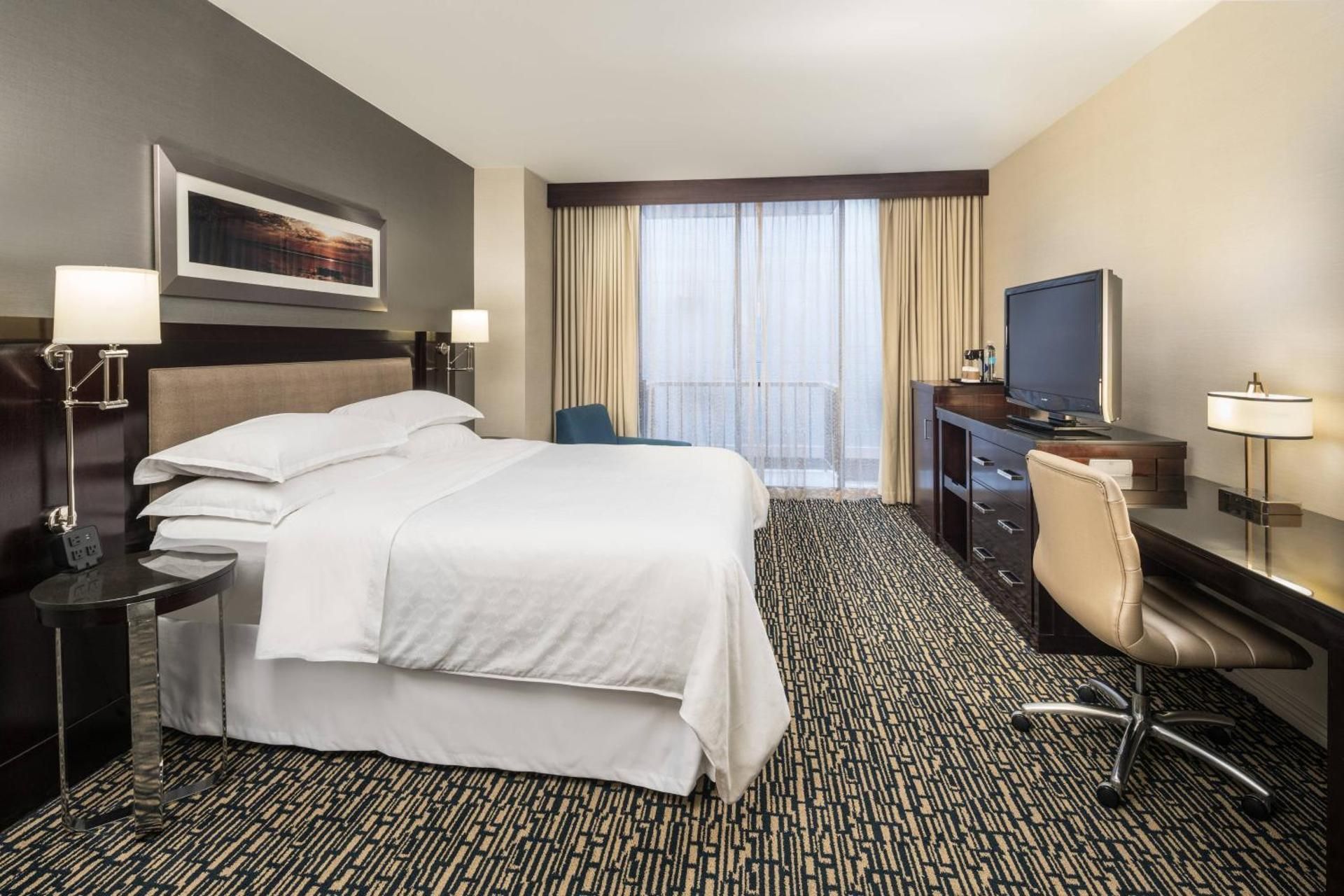 Traditional King Room - Hearing Accessible