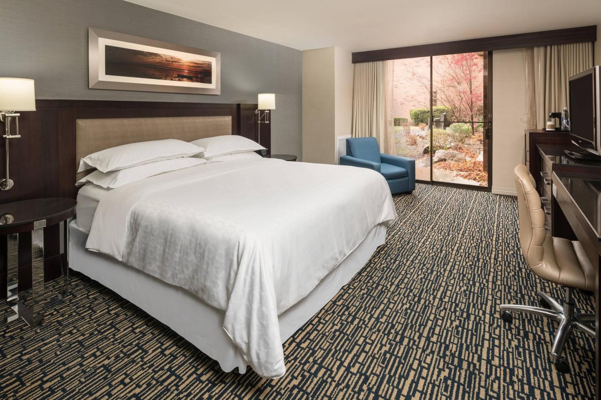 Traditional King Room - Hearing Accessible