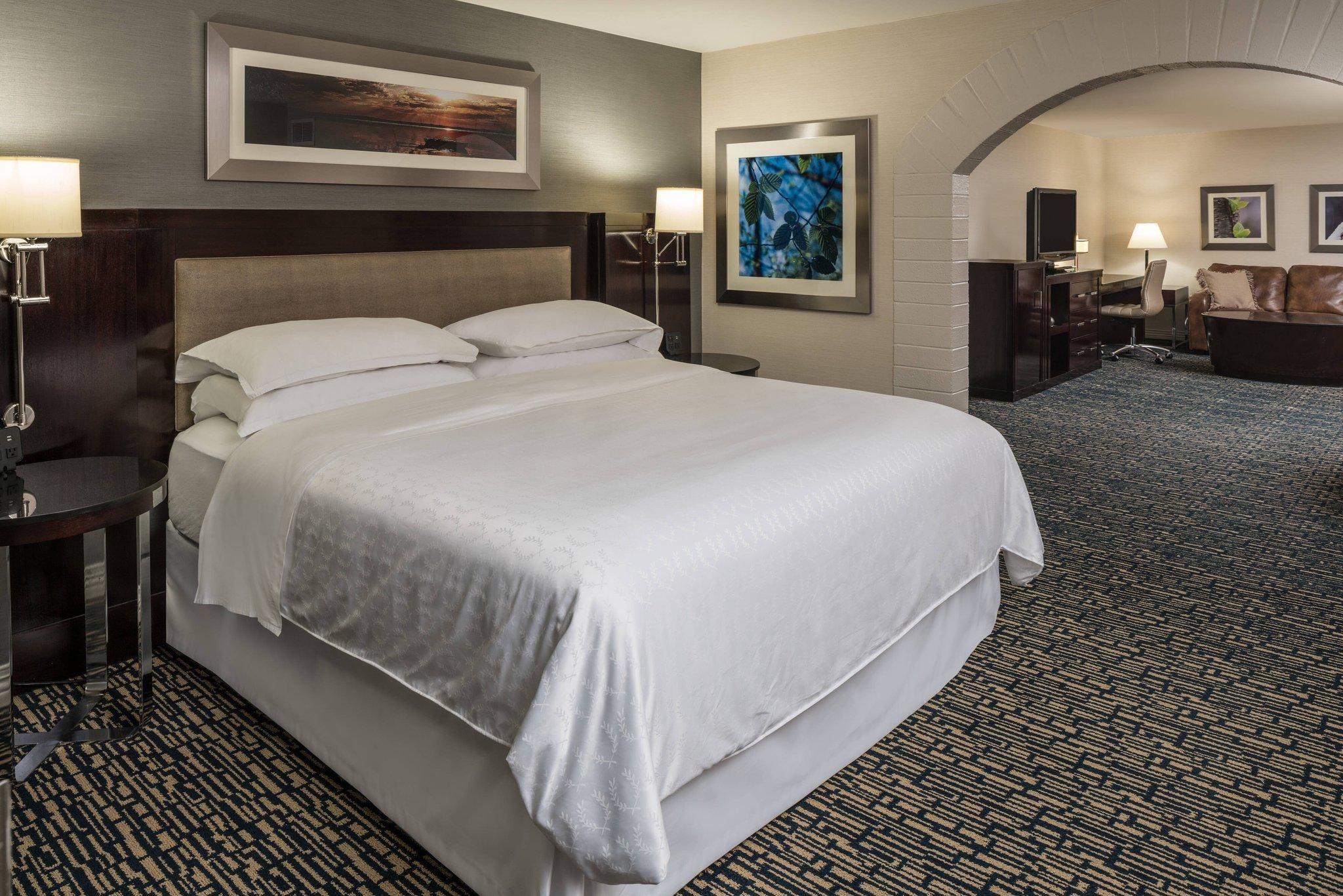 Loft, Guest Room, 1 King, Sofa Bed, Courtyard View