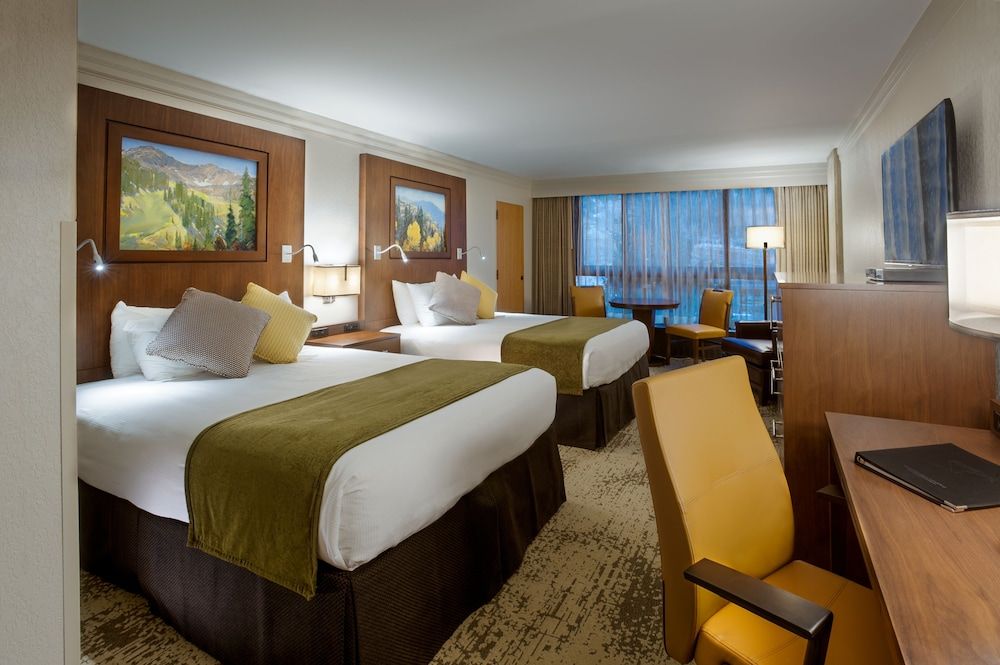Traditional Room, 2 Queen Beds, Mountain View