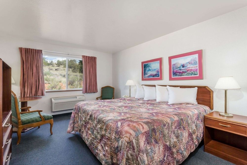 Standard Room, 1 King Bed, Accessible