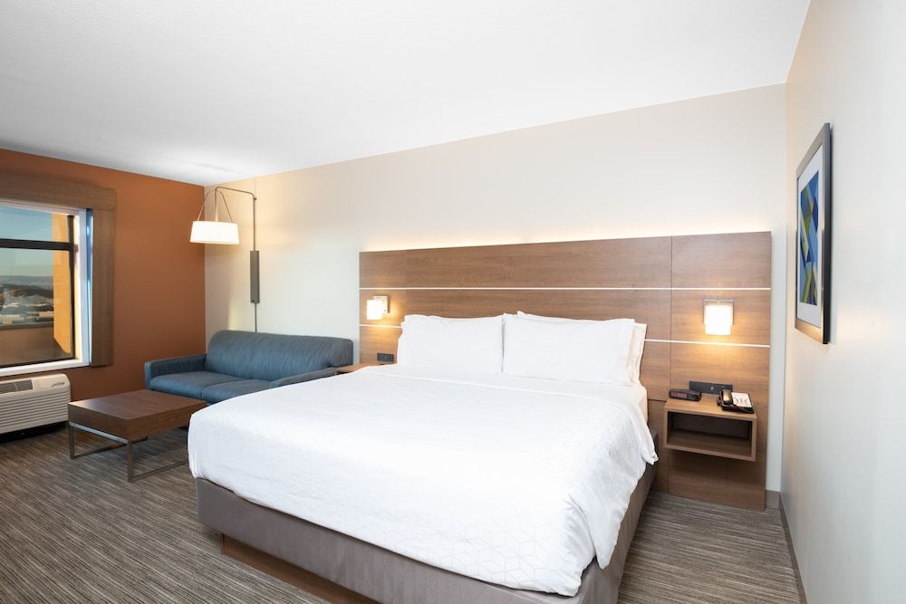 Standard Room, 1 King Bed, Accessible (Communications)