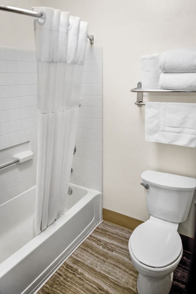 Crystal Inn Hotel & Suites West Valley City Standard Room, 1 King Bed with Sofa bed, Non Smoking 4