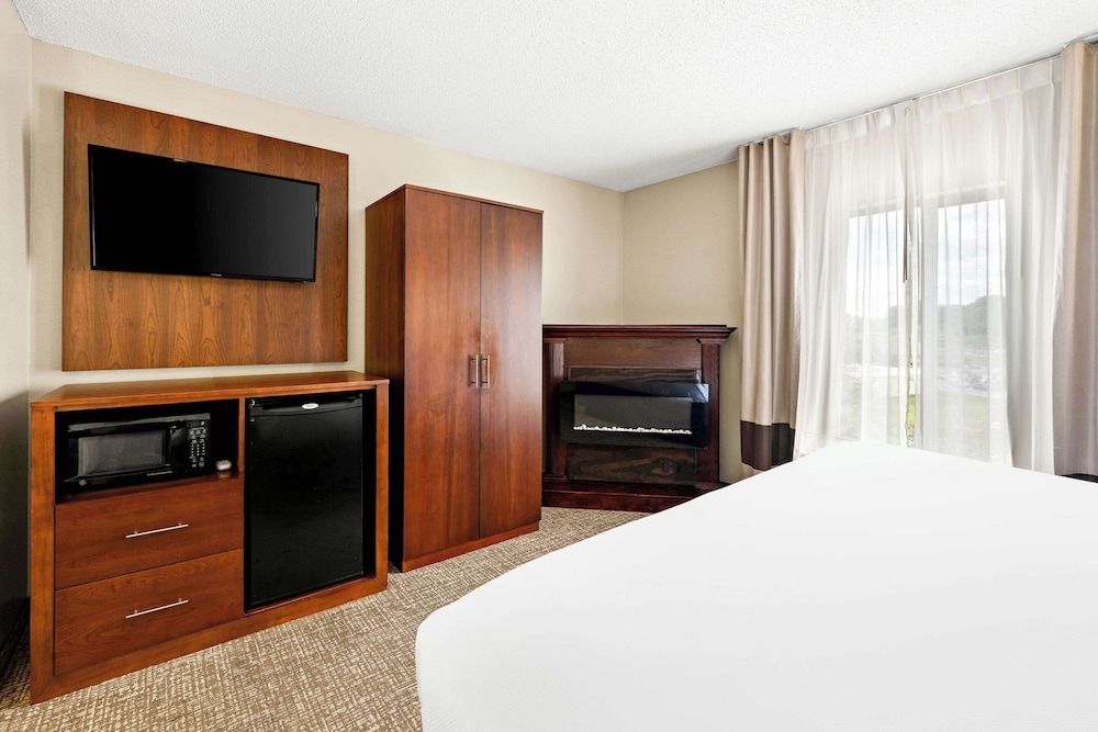 Suite, 1 King Bed with Sofa bed, Non Smoking