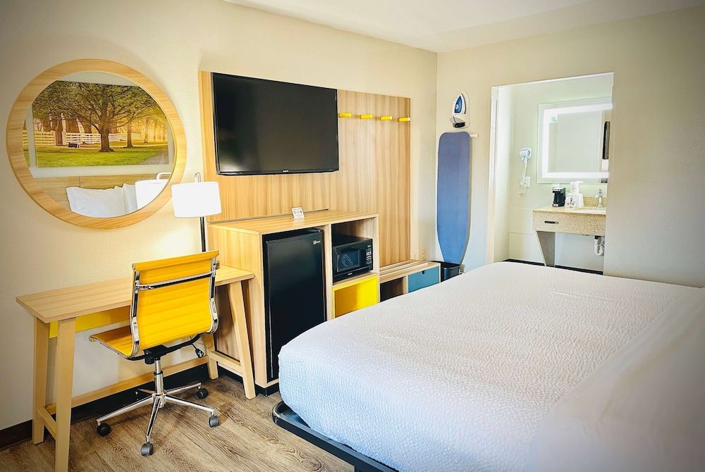 Room, 1 King Bed, Non Smoking