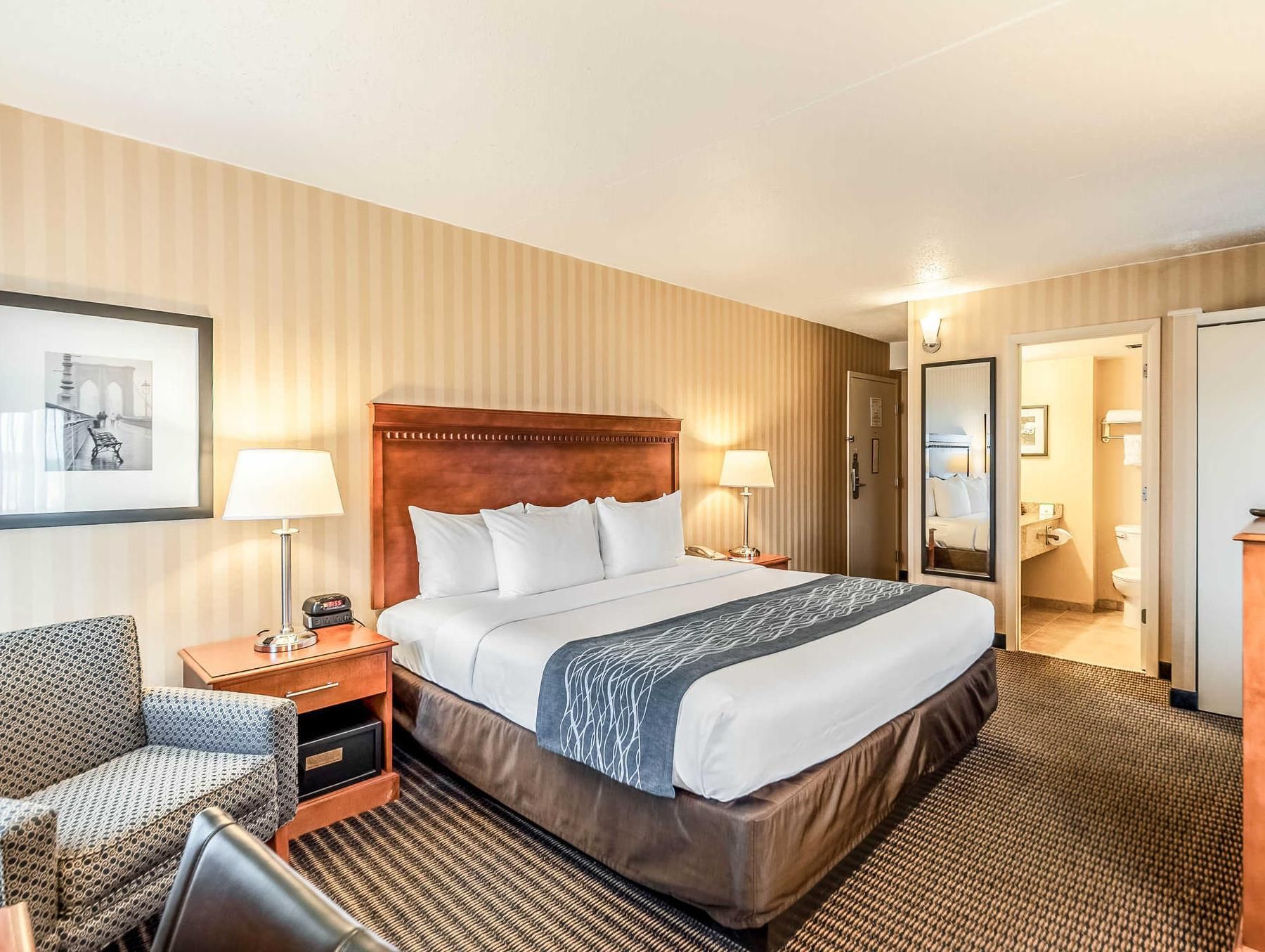 1 King Bed, Suite, Non-Smoking