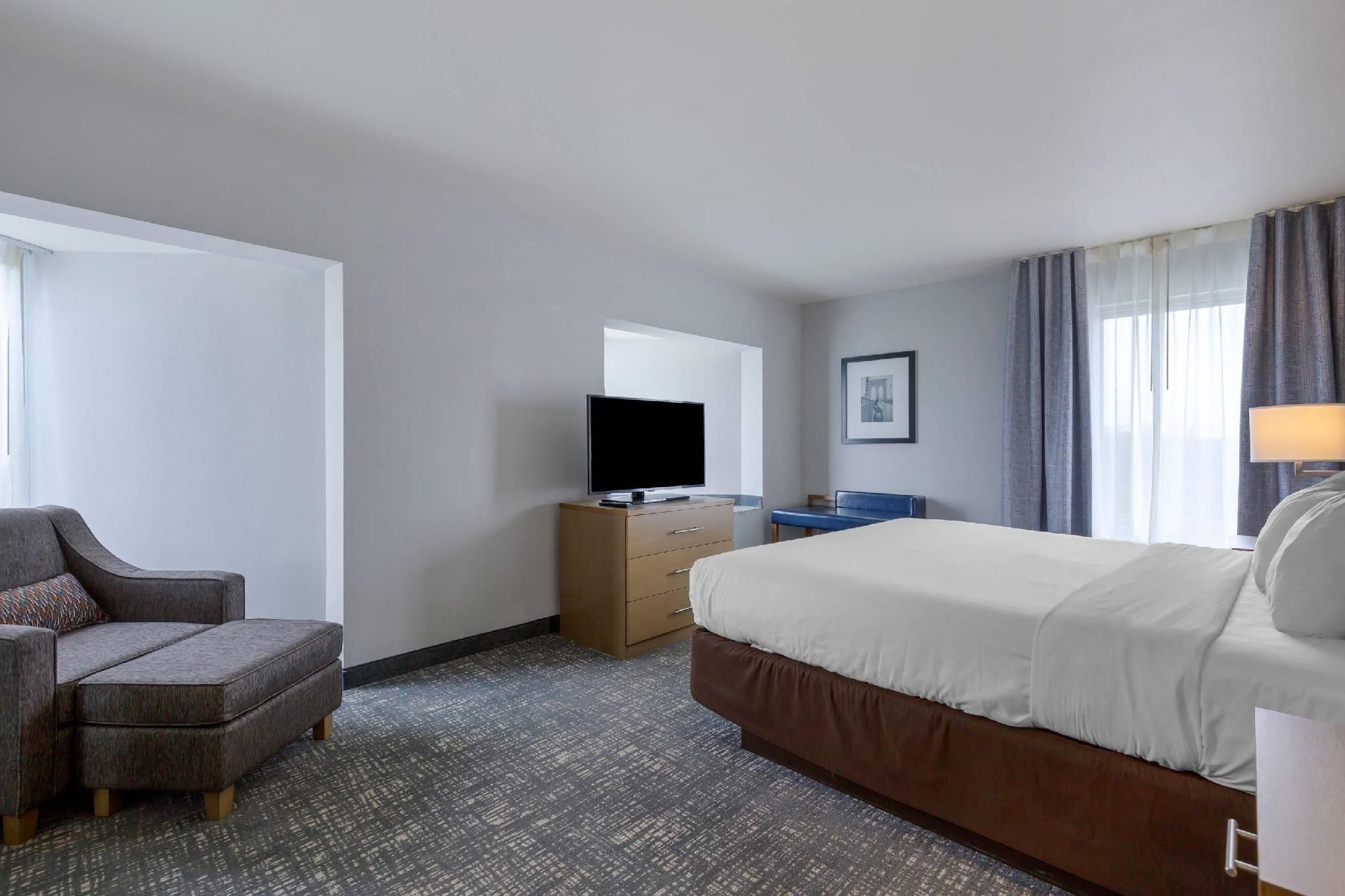 1 King Bed, Business Room, Suite, Non-Smoking