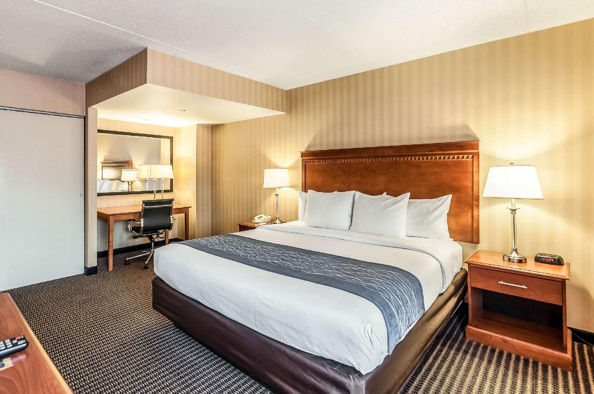 1 King Bed - Mobility and Hearing Accessible Room with Bathtub and Grab Bars, Non-Smoking