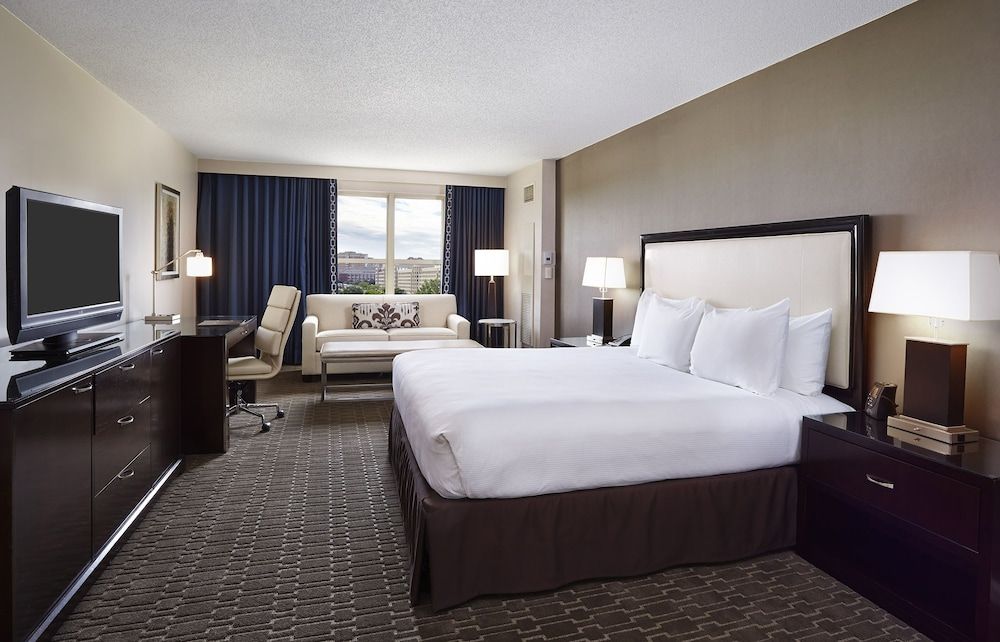 Suite, 1 Bedroom, Accessible (Roll-In Shower)